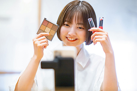 美容×デザイン&語学&SNSのイメージ1